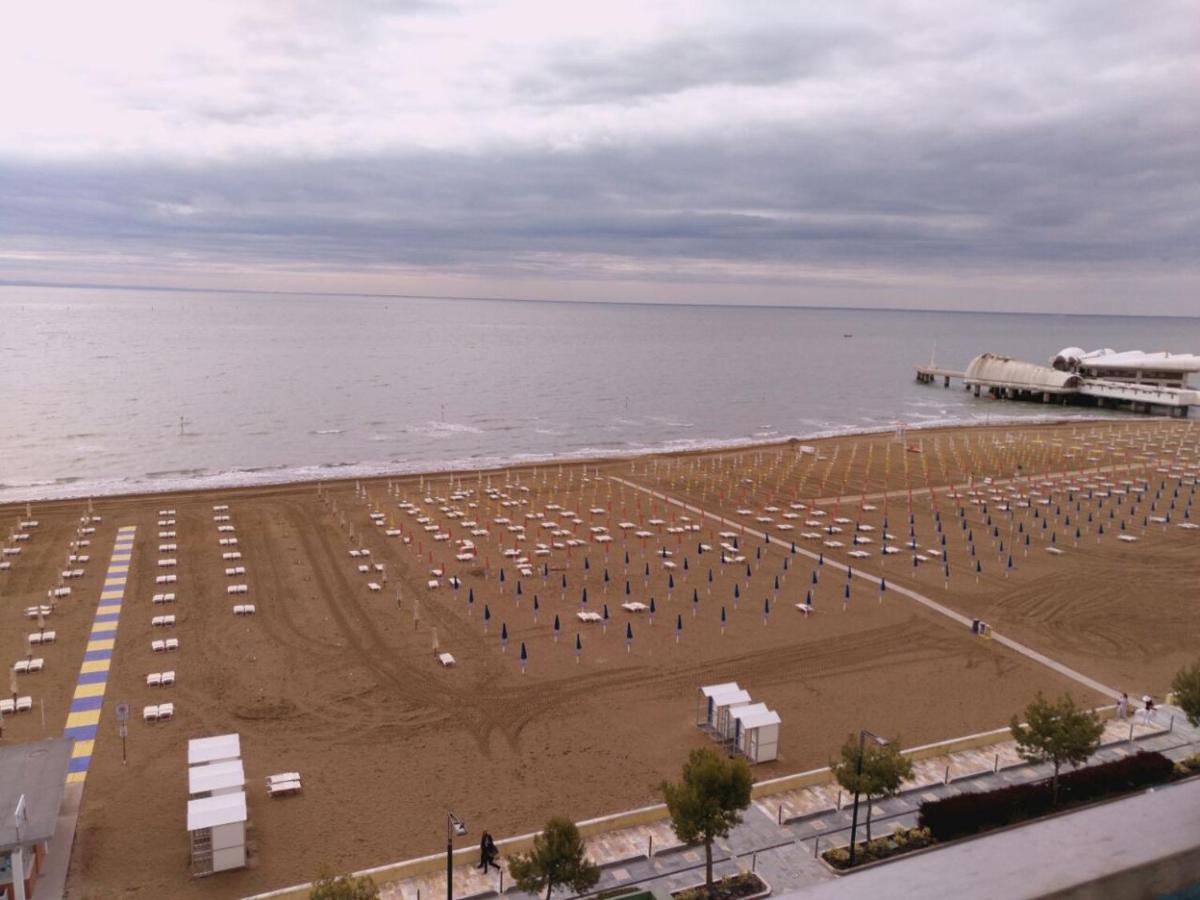 Hotel Columbus Lignano Sabbiadoro Exterior foto